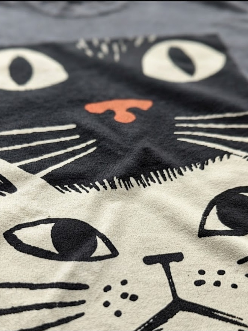 Black And White Cats Graphic Tee Shirt Gildan T-Shirt - Picture 2 of 2